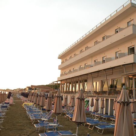 Hotel Parrini Follonica Buitenkant foto